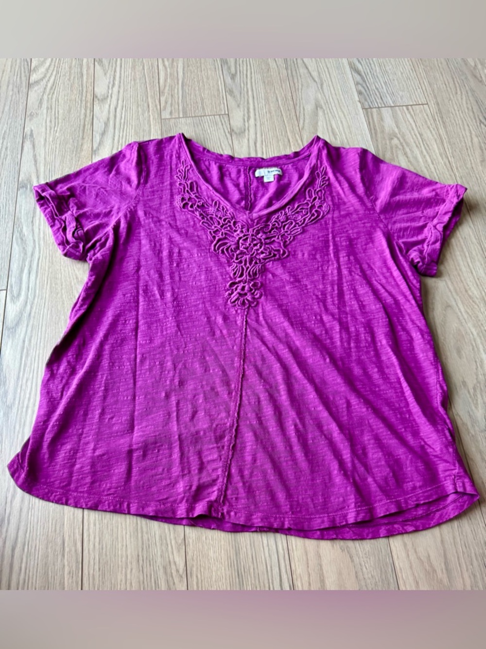 Sonoma Magenta Short Sleeve V-Neck Top with Neckline Embroidery